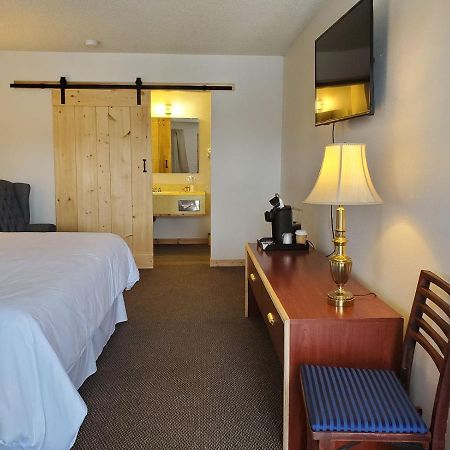 Warden Inn Deer Lodge Zewnętrze zdjęcie