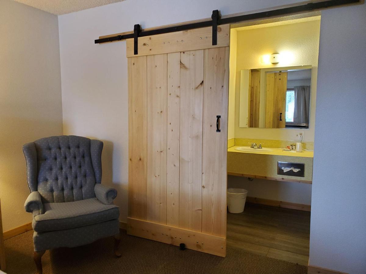 Warden Inn Deer Lodge Zewnętrze zdjęcie