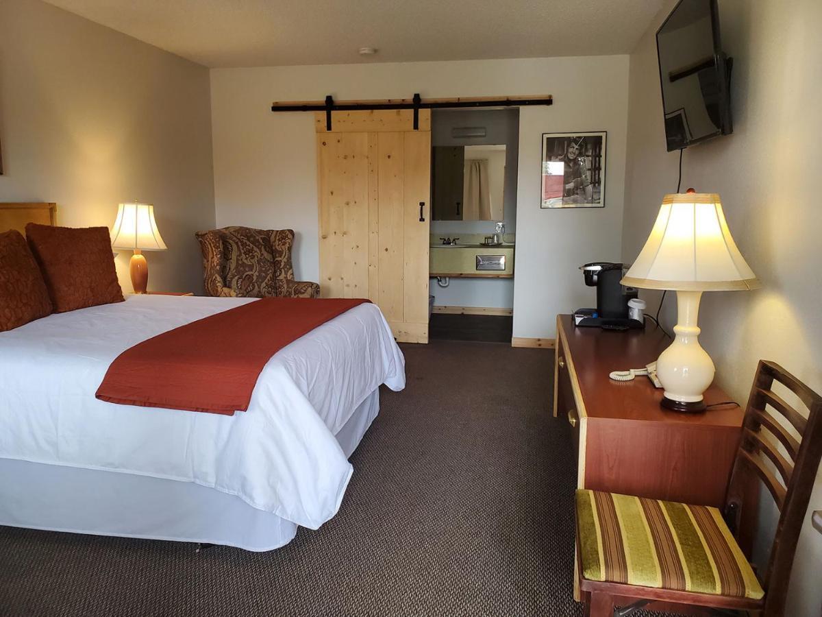 Warden Inn Deer Lodge Zewnętrze zdjęcie